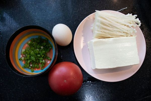 番茄金针菇豆腐汤