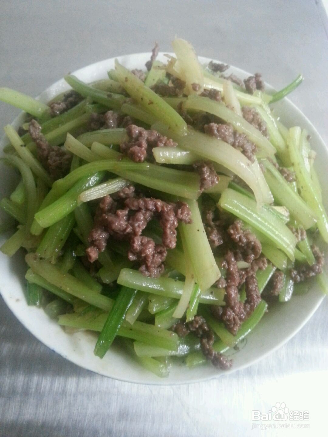 西芹炒牛肉的做法