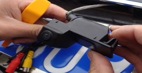 新君越加装导航倒车影像案例