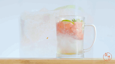 4款又能养颜又健康的水果汽水在这里