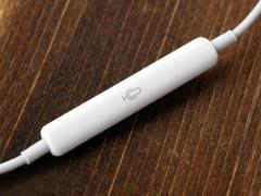 谁能告诉我苹果耳机的话筒在哪里