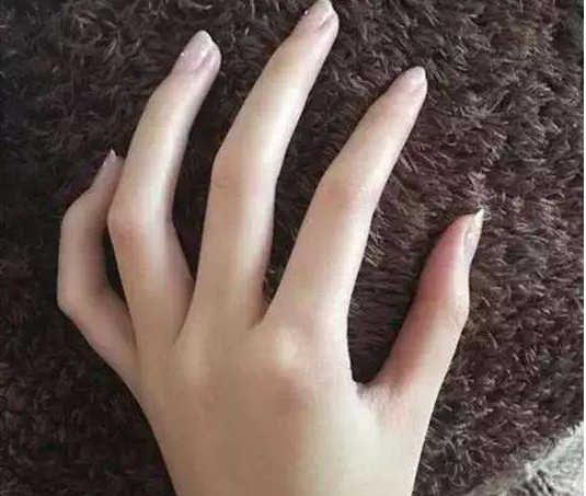 一个手掌四个手指弯的叫什么数字,脑筋急转弯