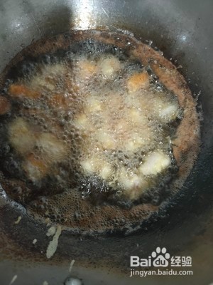 如何制作嗨猪皮小姐小酥肉
