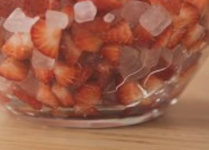 草莓果酱和草莓牛奶的做法