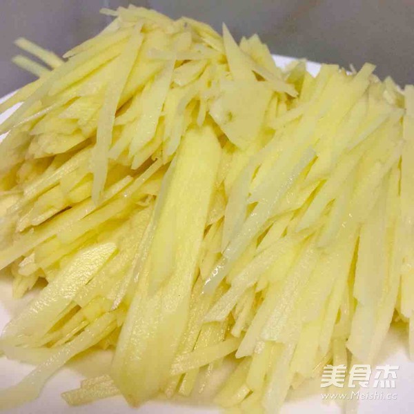 家常土豆丝的做法