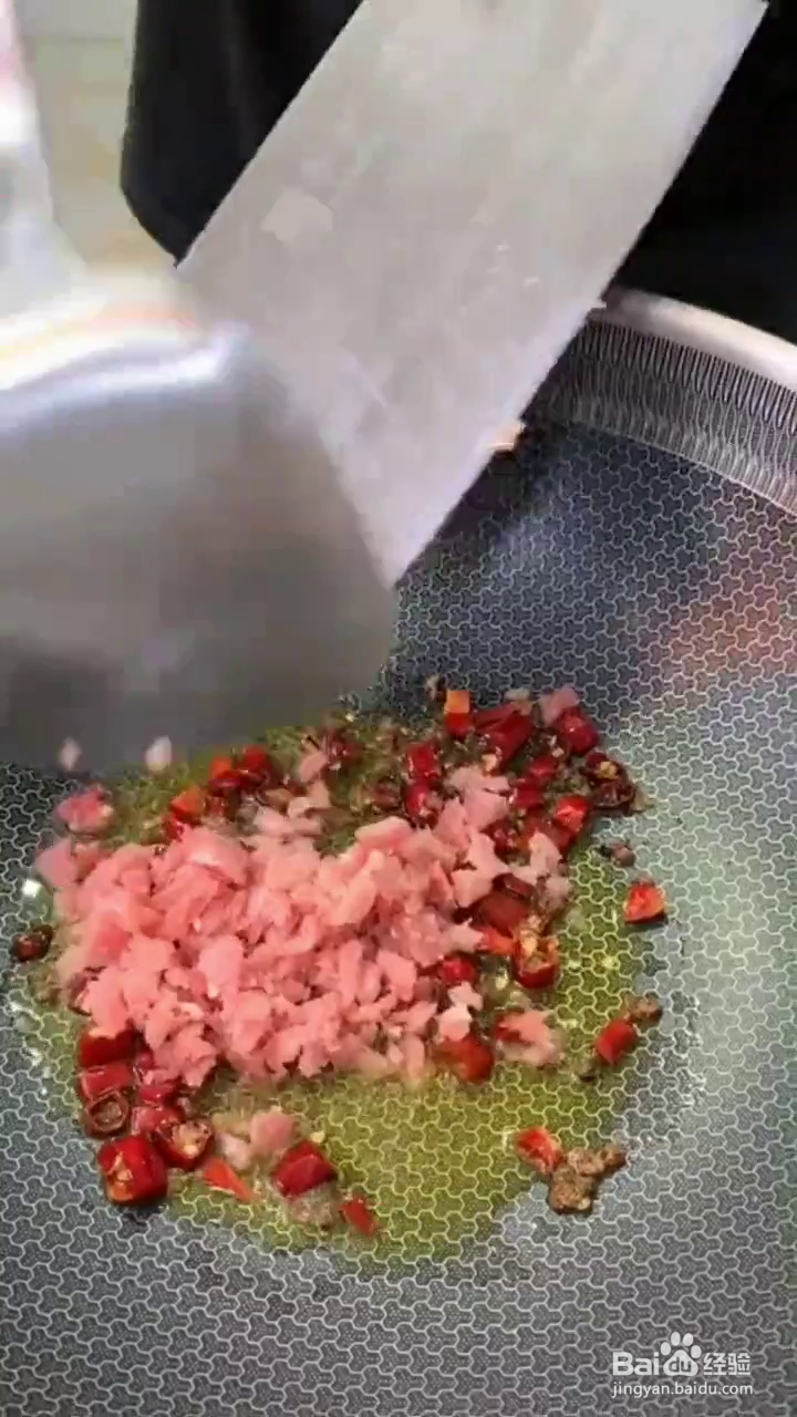 如何制作麻辣入味的肉末豆腐？
