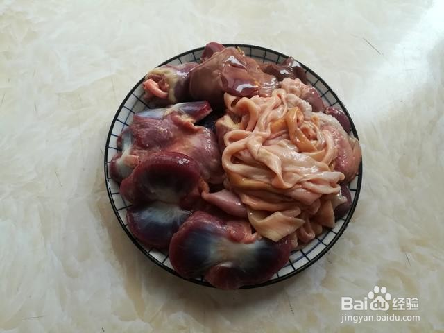 家庭自制酸豆角炒鸡杂