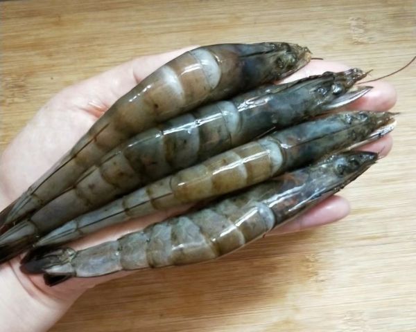 芒果虾仁坚果沙拉