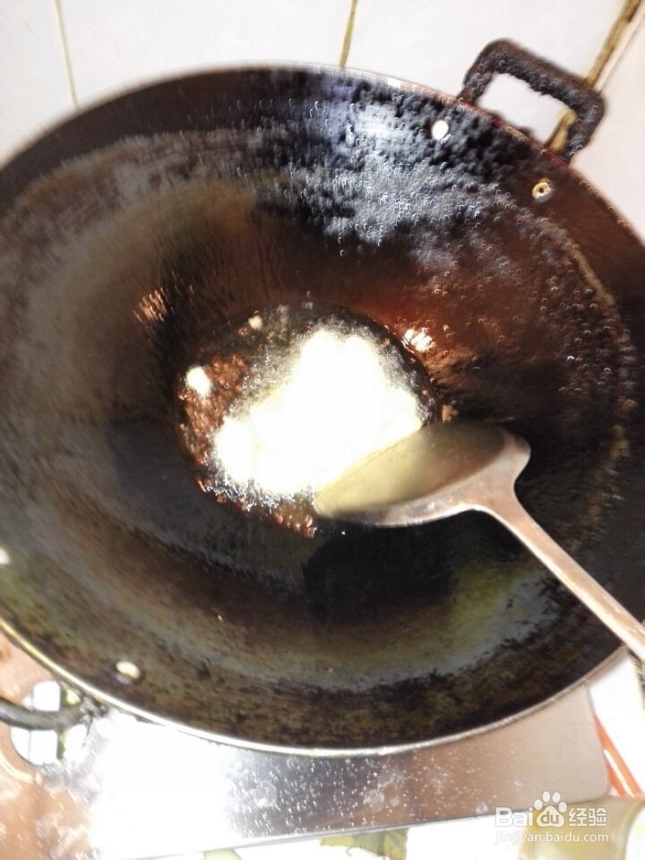 怎样制作公鸡烧板粟？