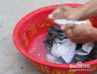 衣服上的奶油怎么洗掉