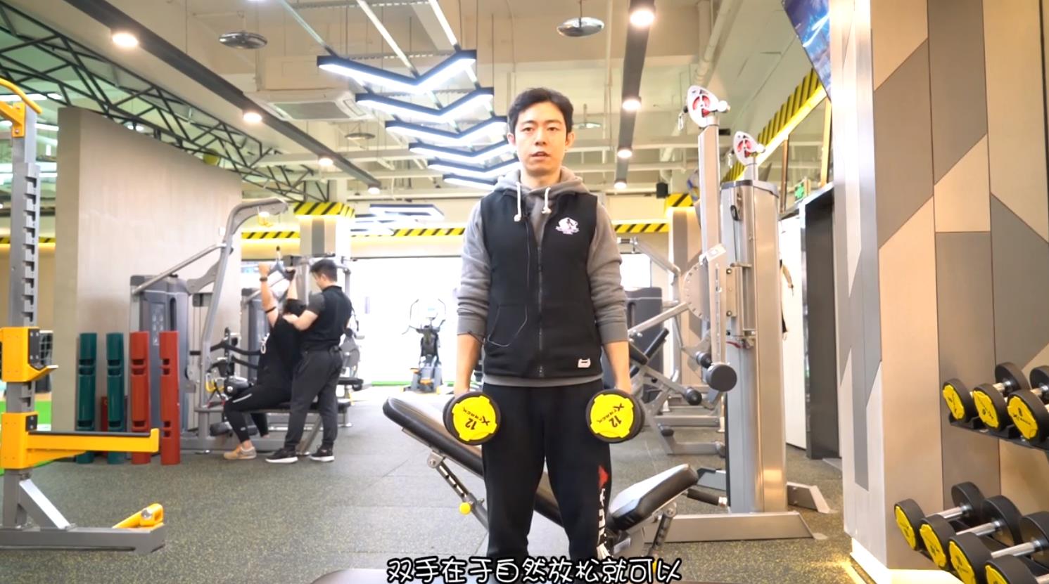 如何锻炼肱二头肌?