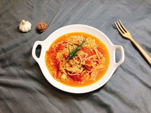 金针菇炒西红柿