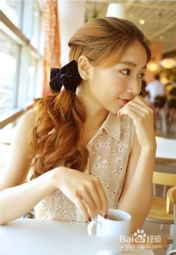 春夏马尾辫扎法图解 60秒搞定清爽女生编发发型