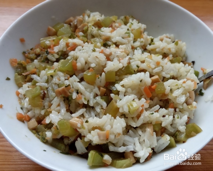 看完就会的杏鲍菇莴笋丁拌饭