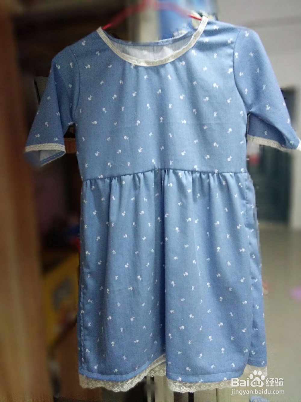 简单可爱的连衣裙