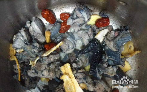 滋补乌鸡汤的做法