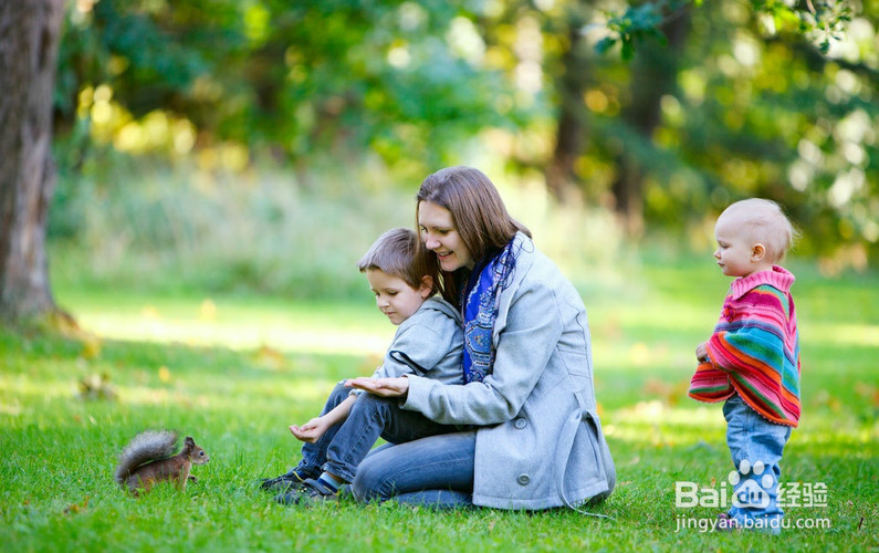 孩子性格孤僻，怎么办？？
