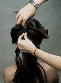 缔造纯美新娘的简单盘发教程