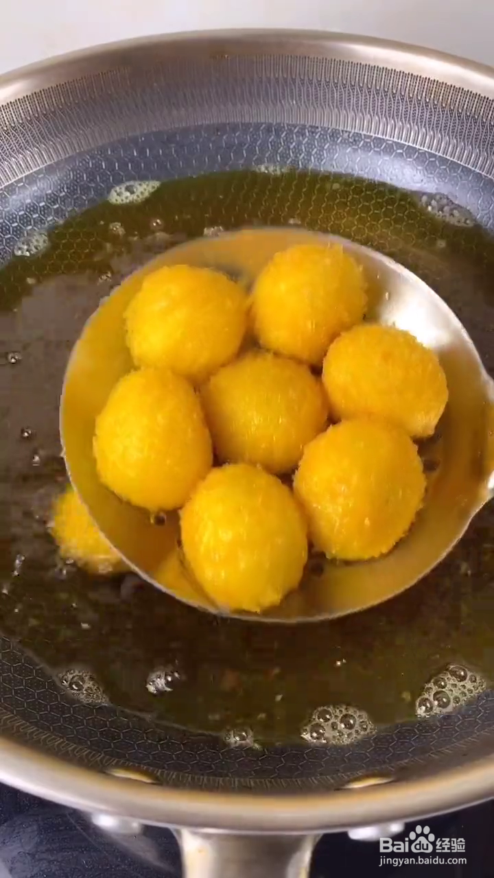 如何制作外酥脆里软糯的炸汤圆？