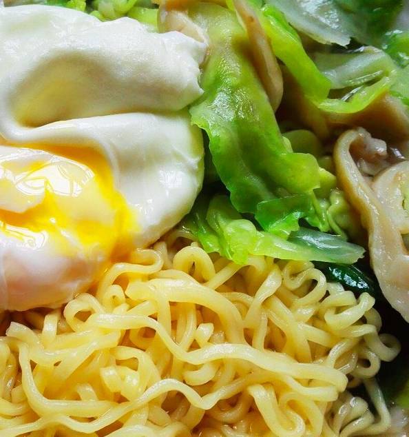 煮方便面怎么打鸡蛋