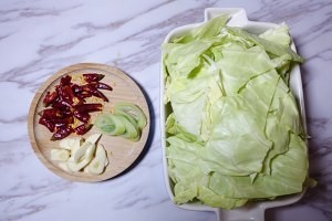保健养生手撕包菜