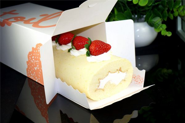 草莓奶油蛋糕卷