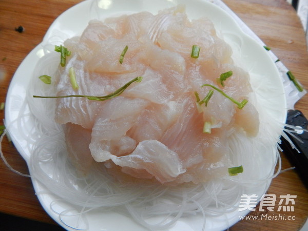 鱼片蒸粉丝的做法