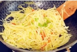 醋溜土豆丝,你真的会溜吗?记住这三点,一定好吃!