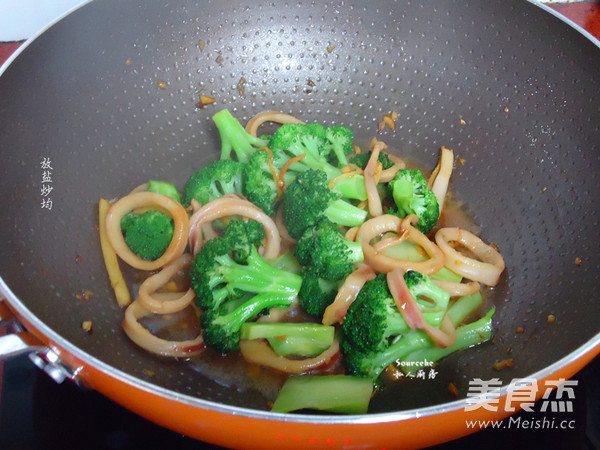 西兰花爆炒鱿鱼圈
