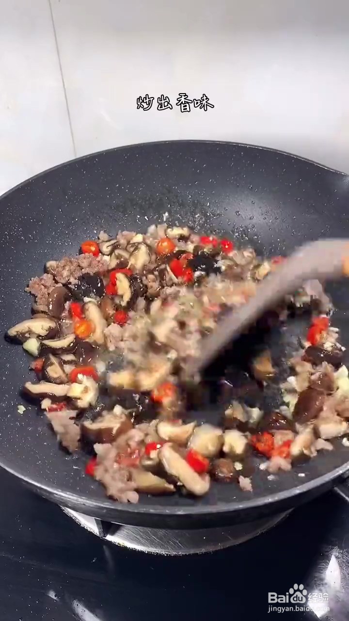 如何制作土豆片炒香菇