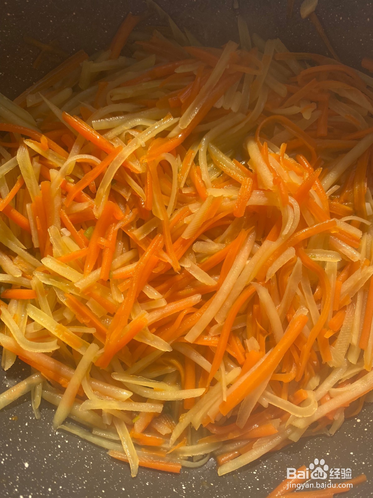 胡萝卜炒土豆丝的做法