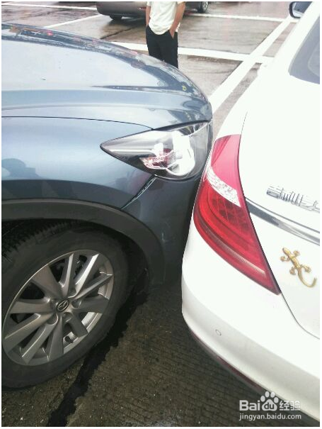 开着新车回娘家,刚下高速就被撞