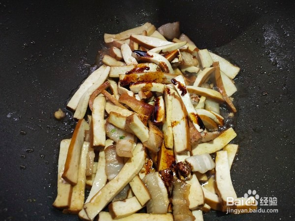 如何做香干炒香芹