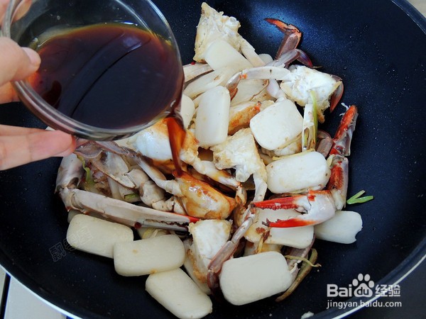 梭子蟹炒年糕的做法