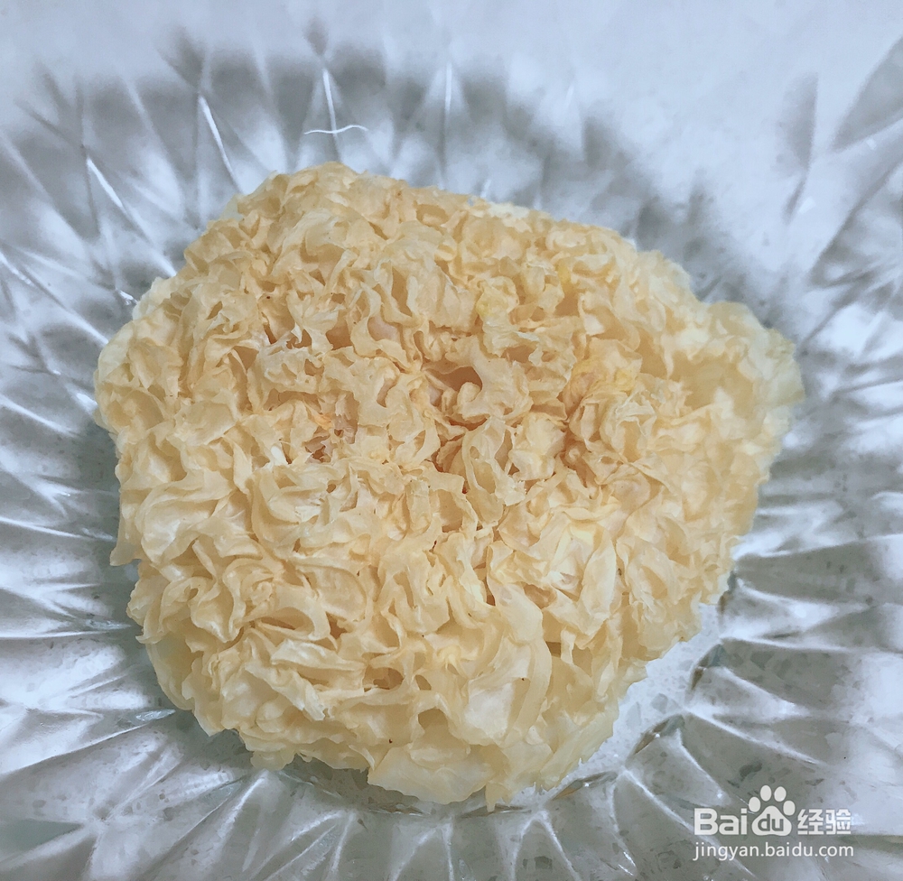 抢着吃的银耳百合红枣汤