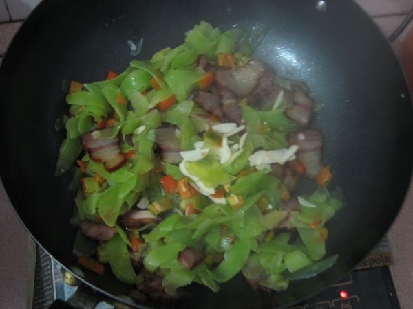 开胃莴笋炒腊肉