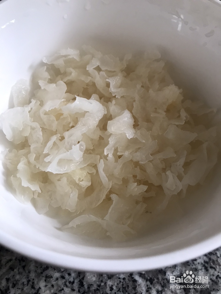 吃不胖的桃胶雪梨银耳牛奶羹