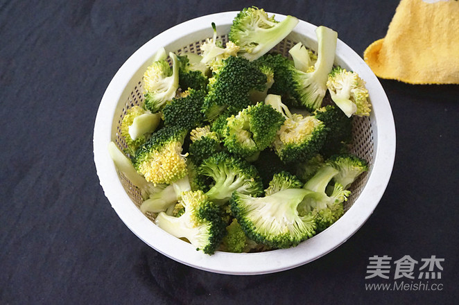 上汤西兰花的做法