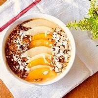 如何制作美味的蜜桃苹果思慕雪？