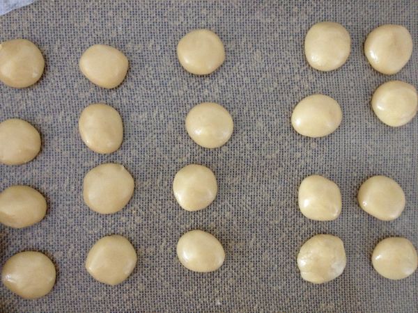 广式白莲黄月饼