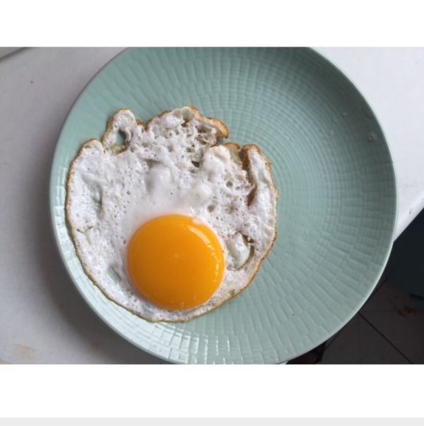 法式煎蛋配鸡丝浓缩酱汁拌面