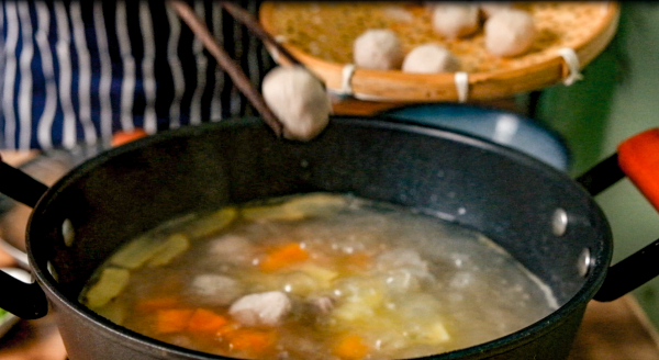 土豆胡萝卜排骨丸子汤