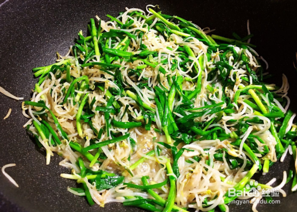 绿豆芽炒韭菜的做法