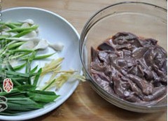 青蒜炒猪肝的做法