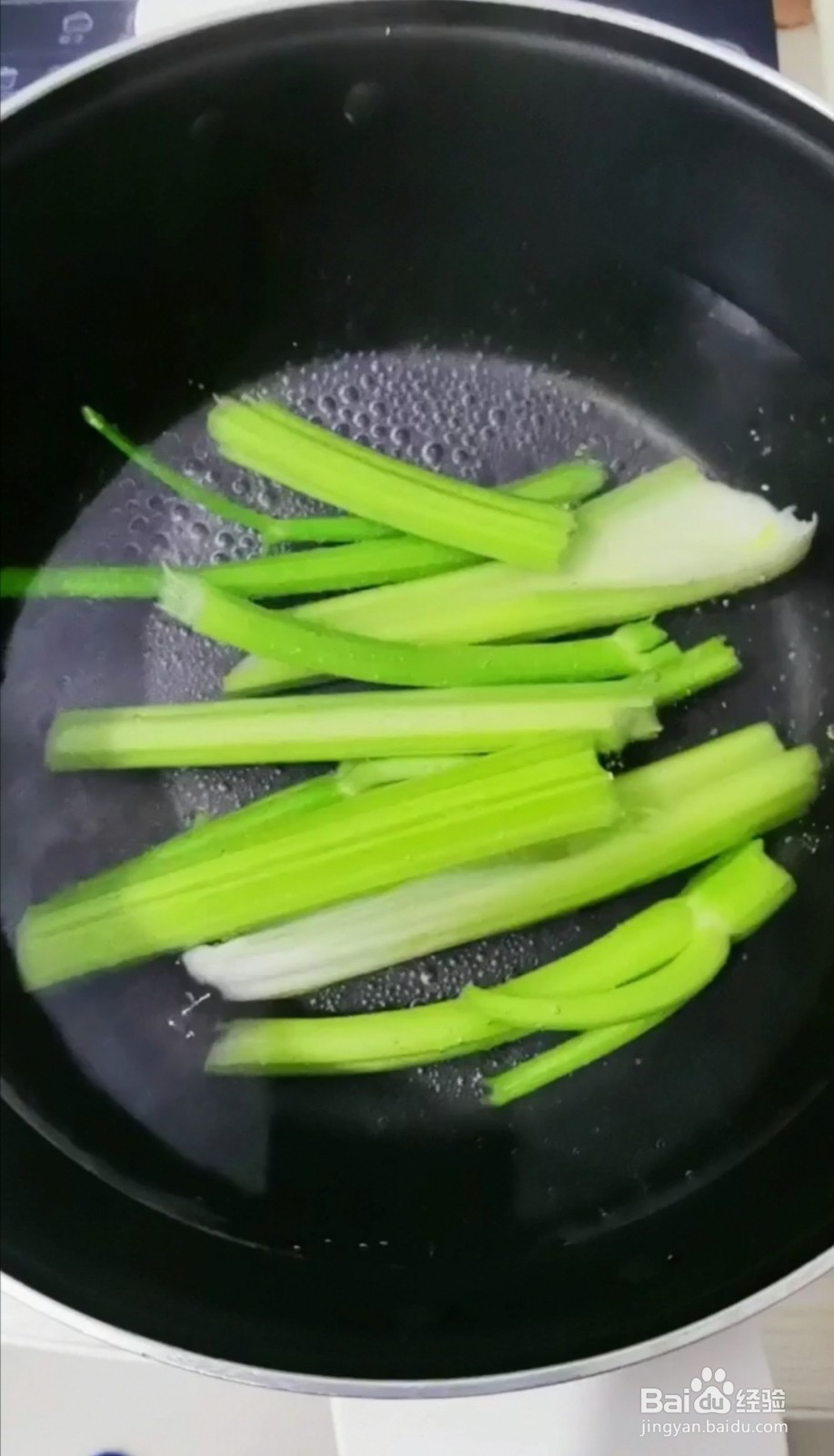 土豆丝炒芹菜的做法