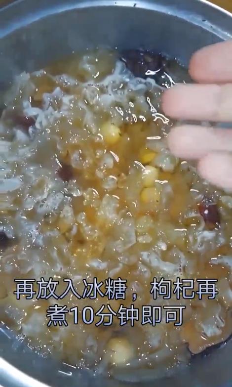 银耳莲子羹怎么做？