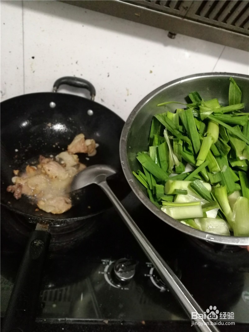 大蒜苗炒猪腿肉
