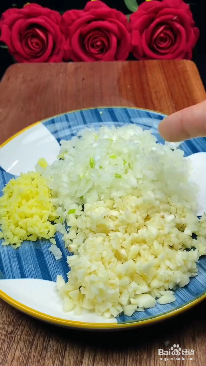 如何制作入味下饭的香菇肉酱？