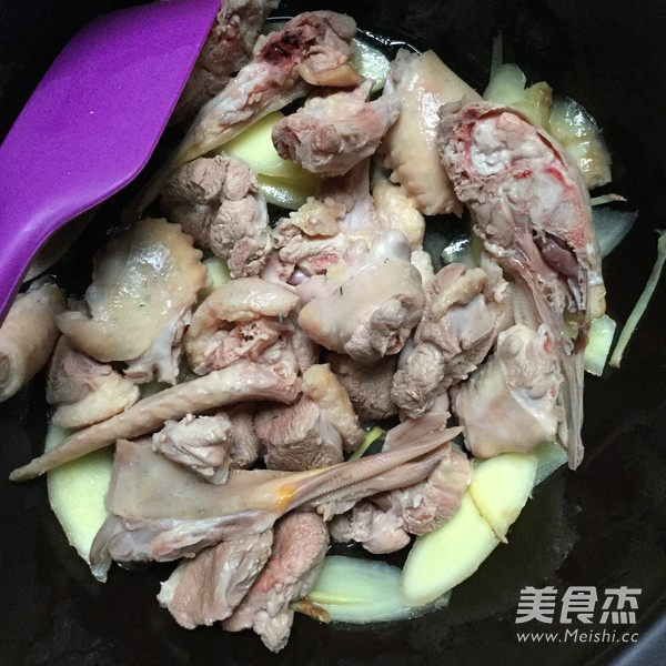 仔姜焖鸭的做法
