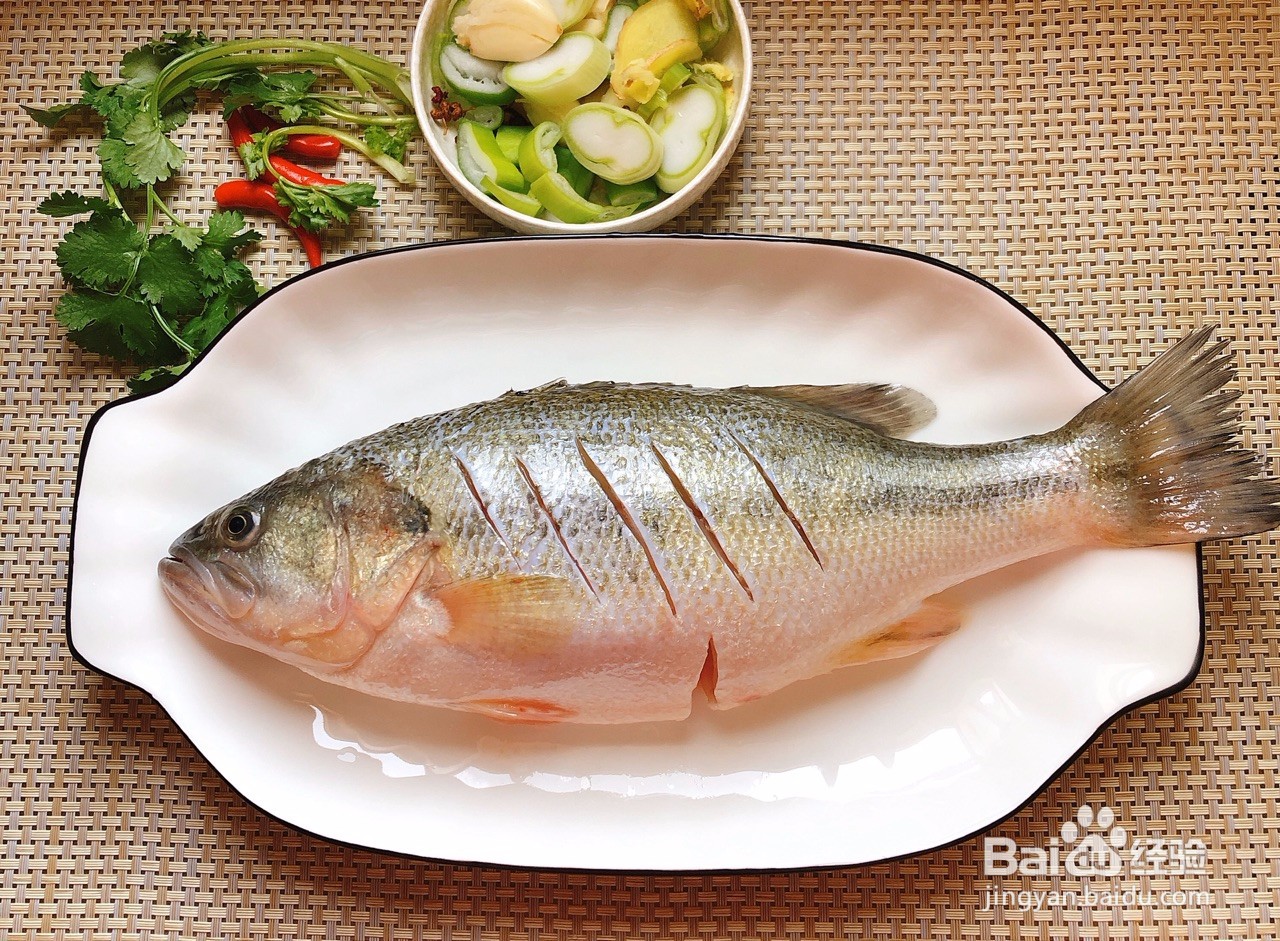 红烧鲈鱼的做法